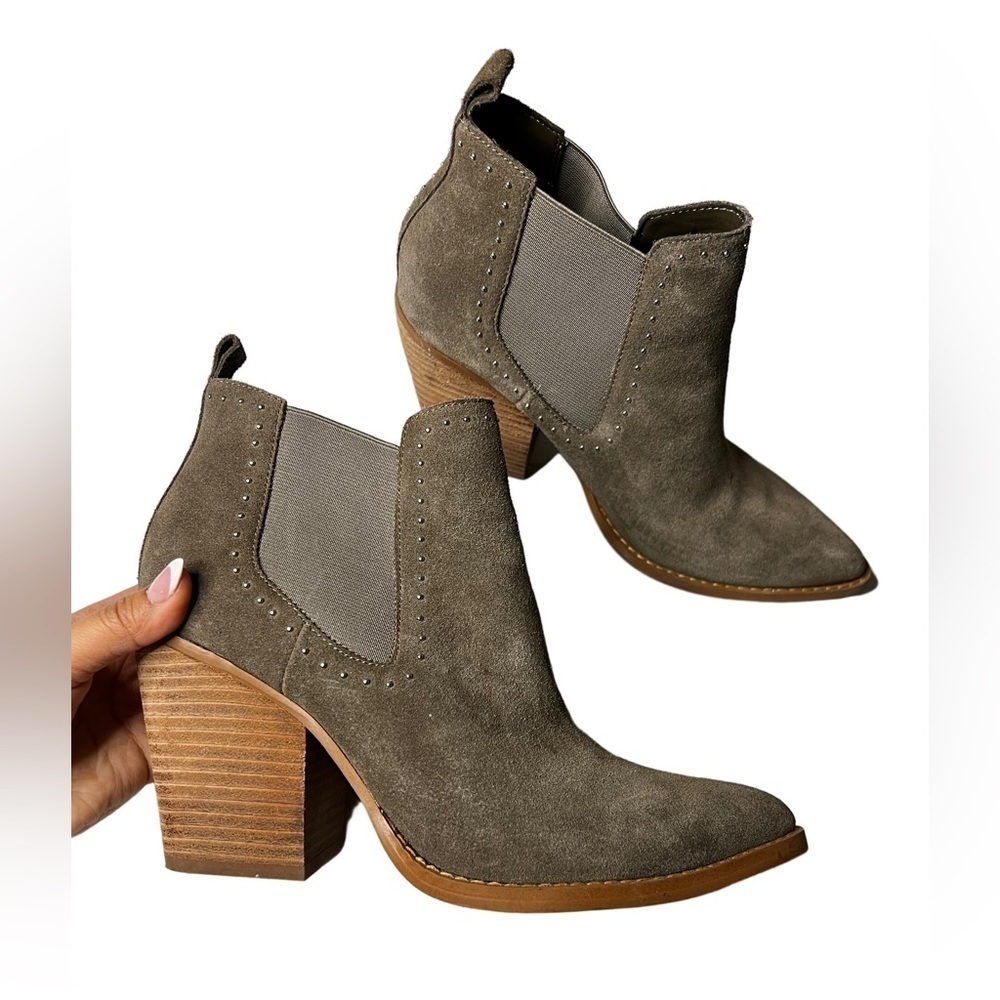 Marc Fisher Bellie Studded Suede Pull On Heeled Chelsea Boots Size 7.5